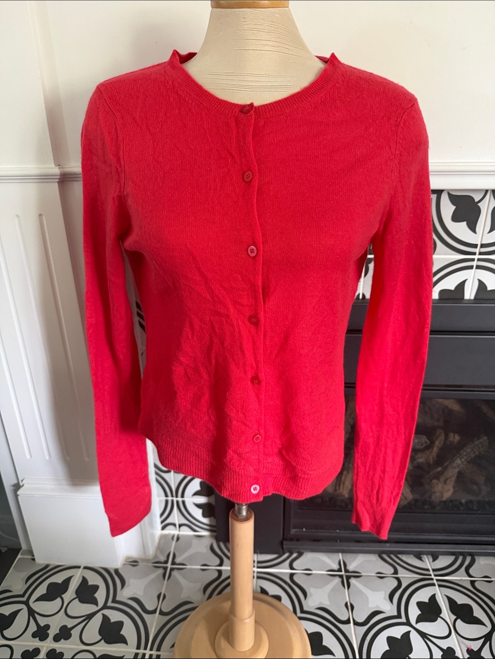 100% CASHMERE Vibrant Coral Red Button-Front Crewneck Cardigan